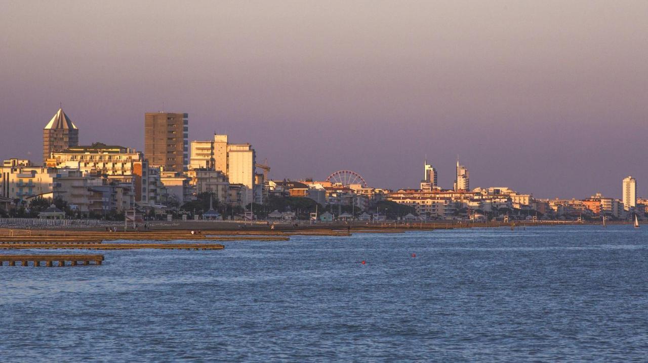 Residence Quito Piazza Mazzini 150M Dal Mare E Vicino Pista Azzurra Lido di Jesolo Exterior photo